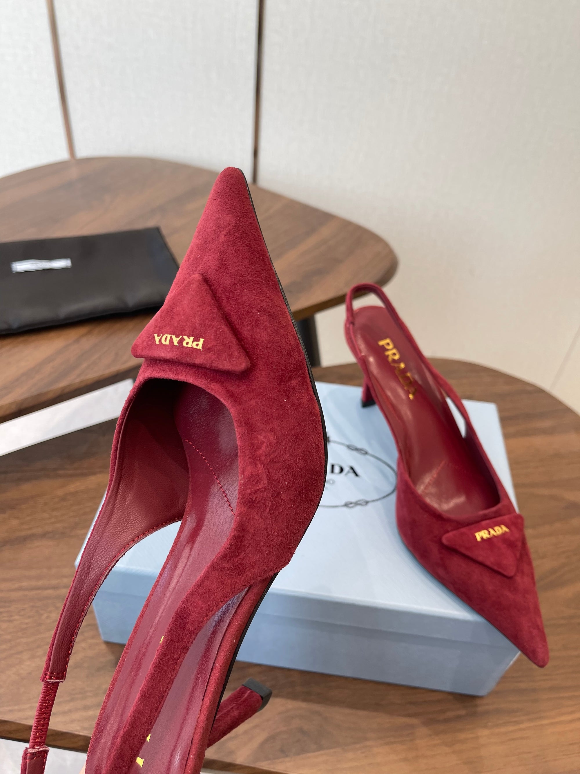 Prada Scarpin Slingback Pumps Suede Rede