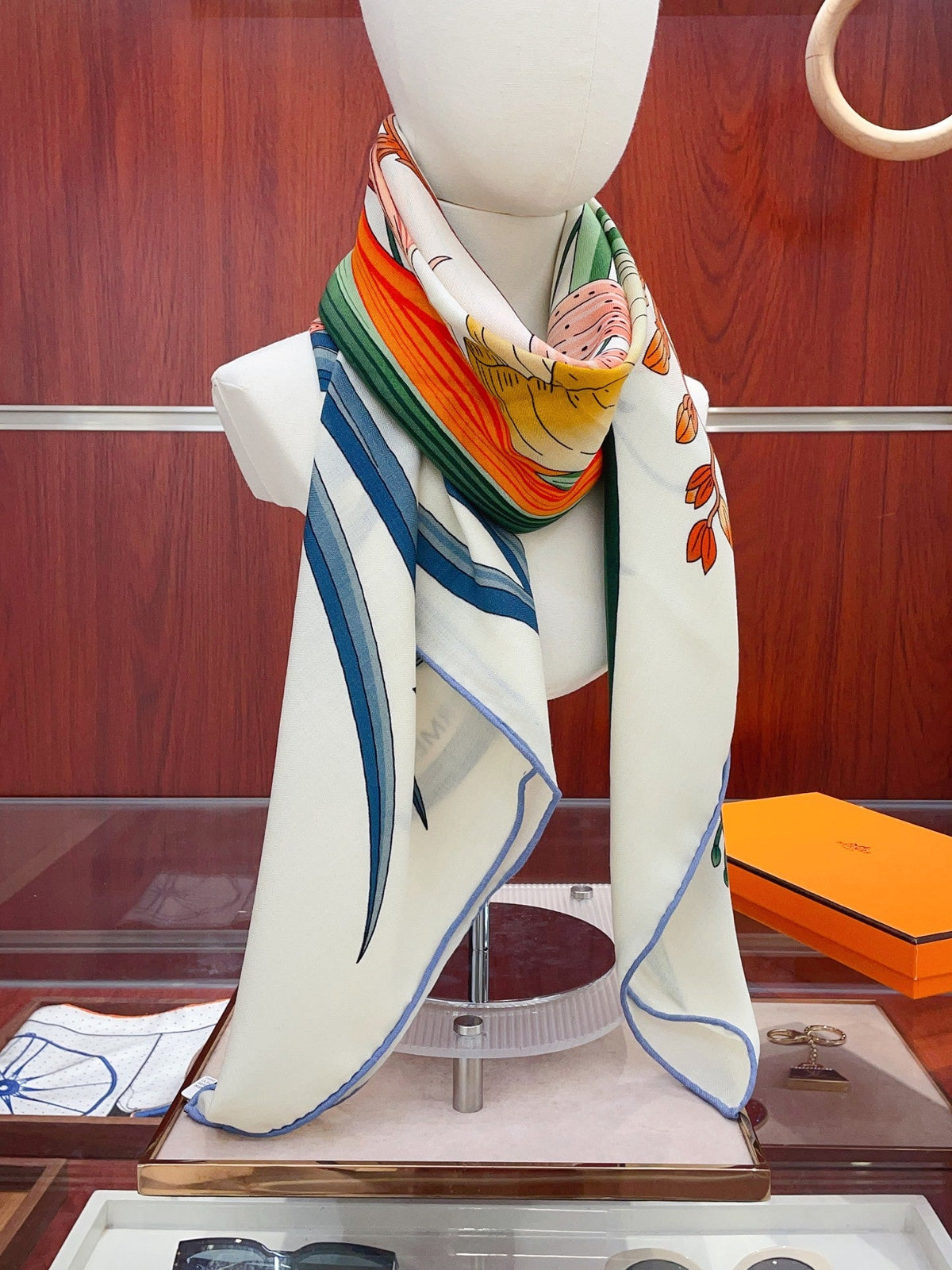 Lenço Hermès Carré 90 "Bouquet Final" Cor Off-White / Laranja / Verde