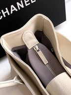 Bolsa Chanel Executive Cerf Tote White