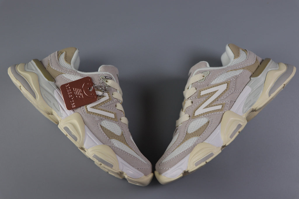New Balance brown and white infantil.