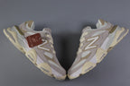 New Balance brown and white infantil.