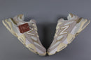 New Balance brown and white infantil