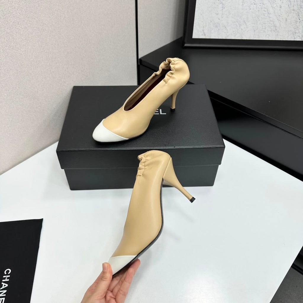 Chanel em Couro Lambskin Bicolor Bege e Branco