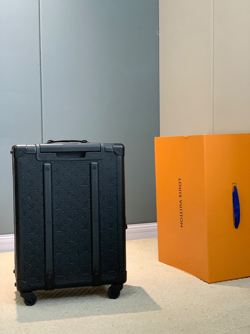 Louis Vuitton Horizon 55 Black