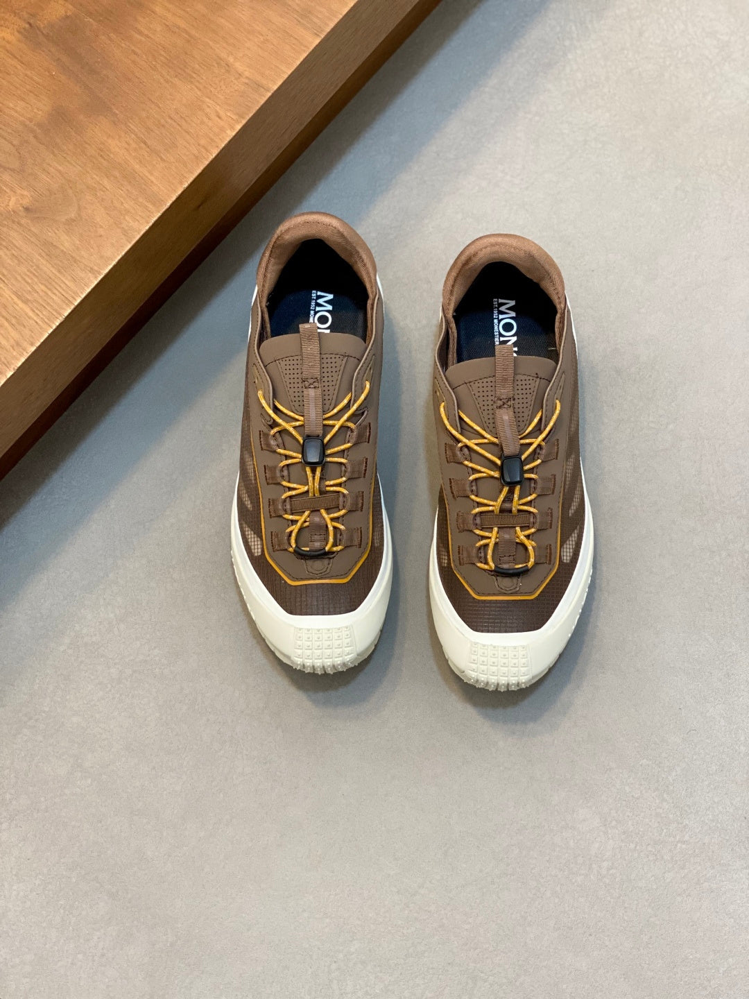 Tênis Moncler Trailgrip LP Marrom Taupe / Off White