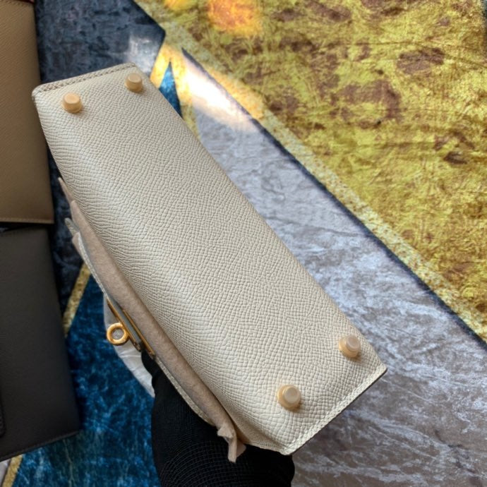 Bolsa Kelly Sellier Mini II Off-White (tamanho 20) .