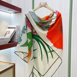 Lenço Hermès Carré 90 "Bouquet Final" Cor Off-White / Vermelho-Vermelhão / Verde