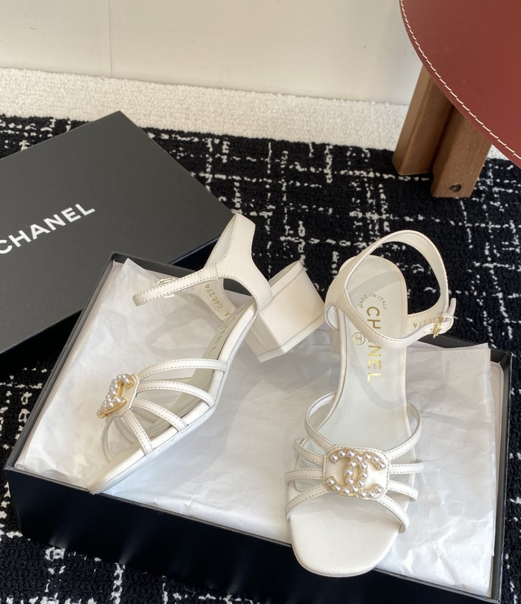Chanel Interlocking CC Strappy Block Heel Sandal White. Salto 4,5 cm.