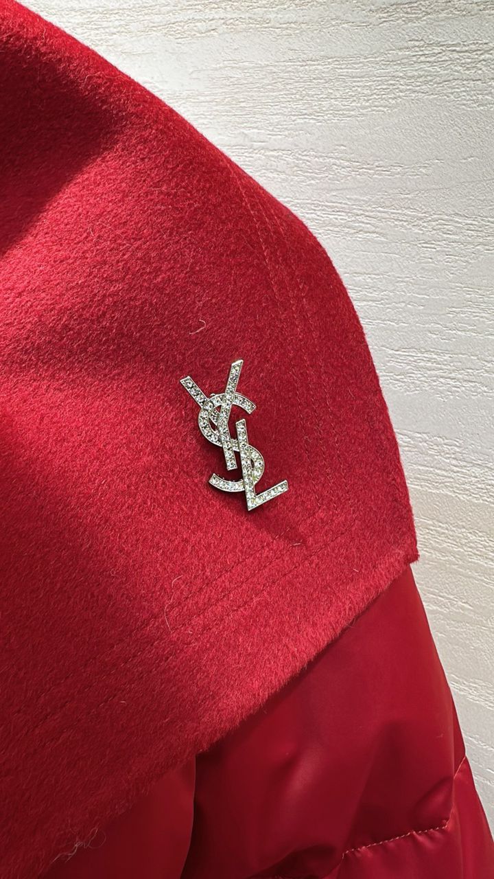 jaqueta puffer Saint Laurent vermelha