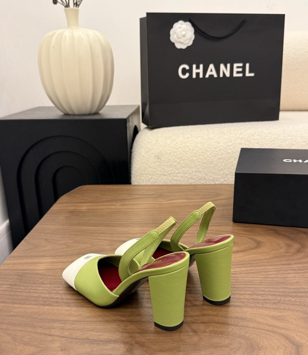 Chanel Slingback Block Heel  Olive Green & White  Patent. Salto 9 cm.