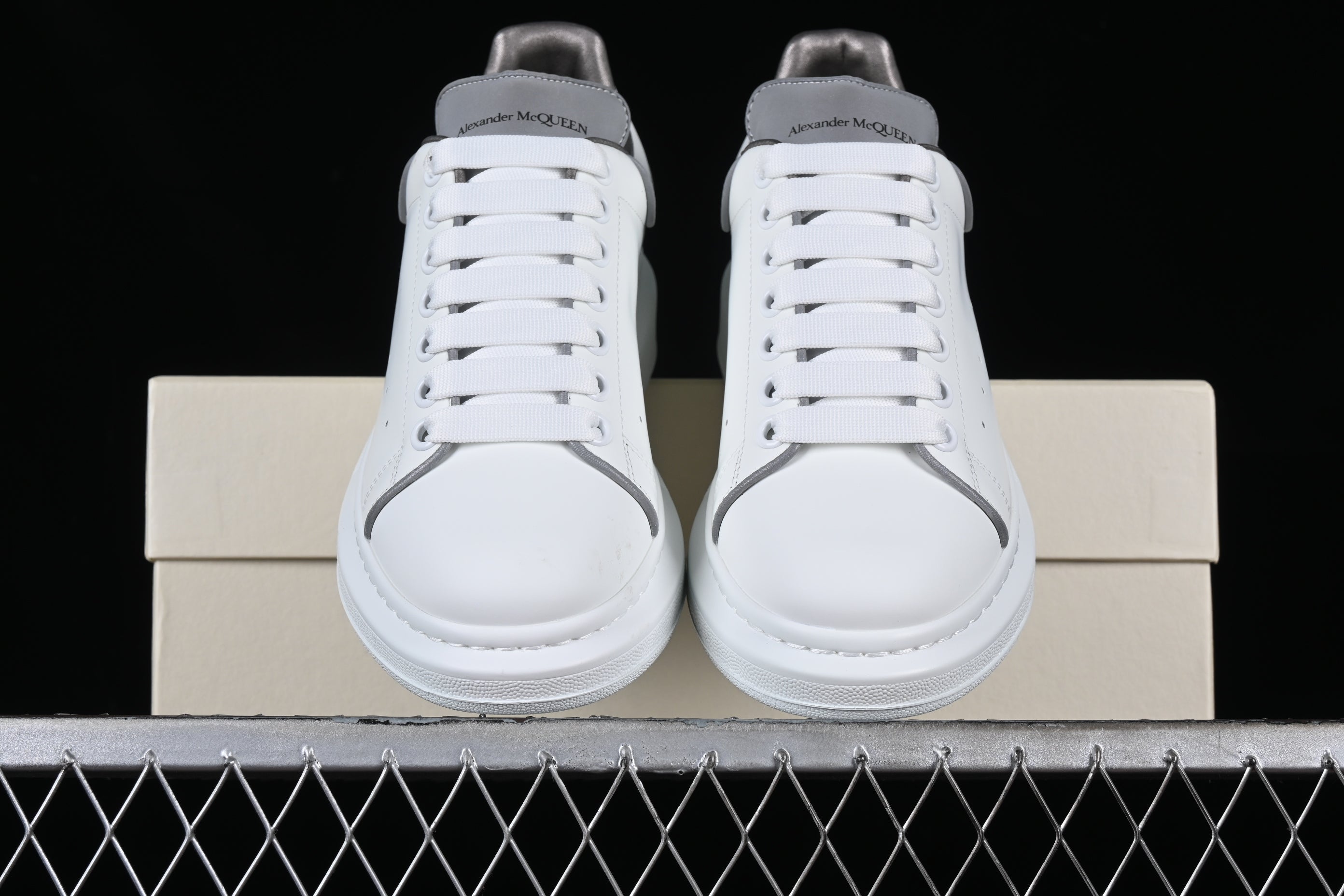 Alexander McQueen Oversized Branco/Cinza – Manfrim Store