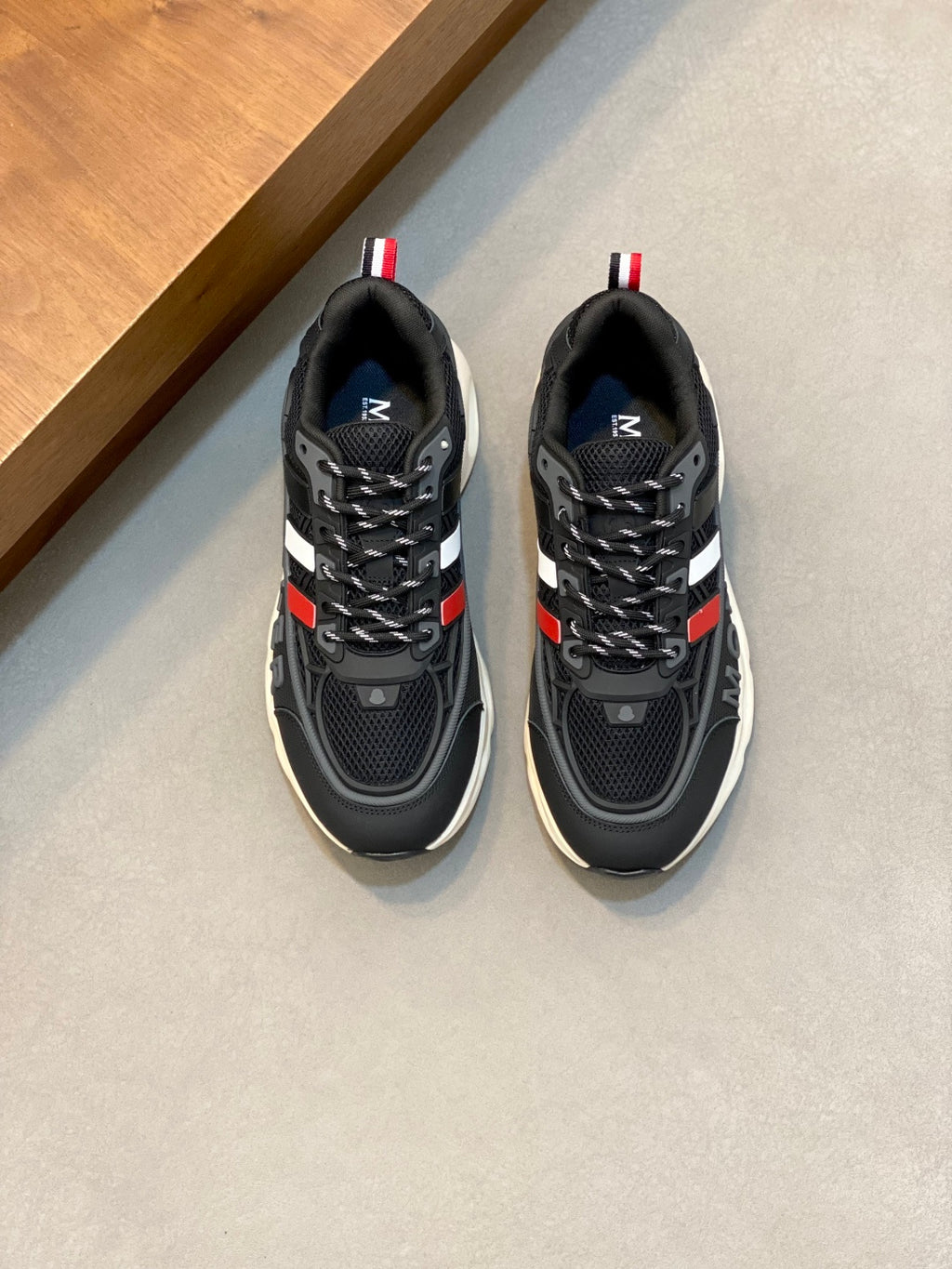 Tênis Moncler Leave No Trace Black  Off White
