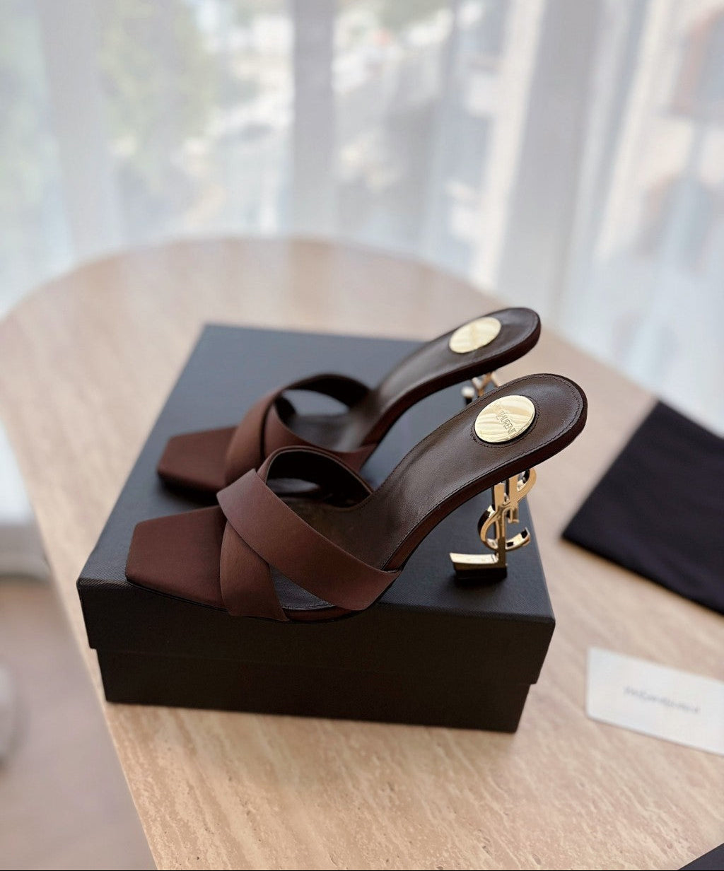 Saint Laurent  Mules Opyum Em Crepe De Cetim Marrom Escuro
