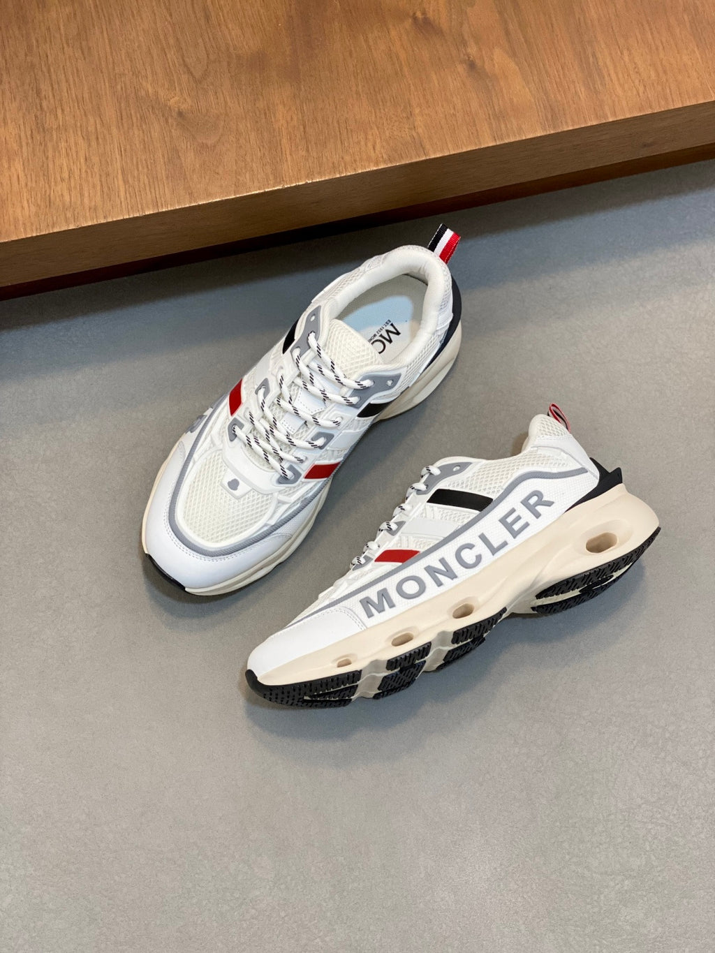 Tênis Moncler Leave No Trace Off White