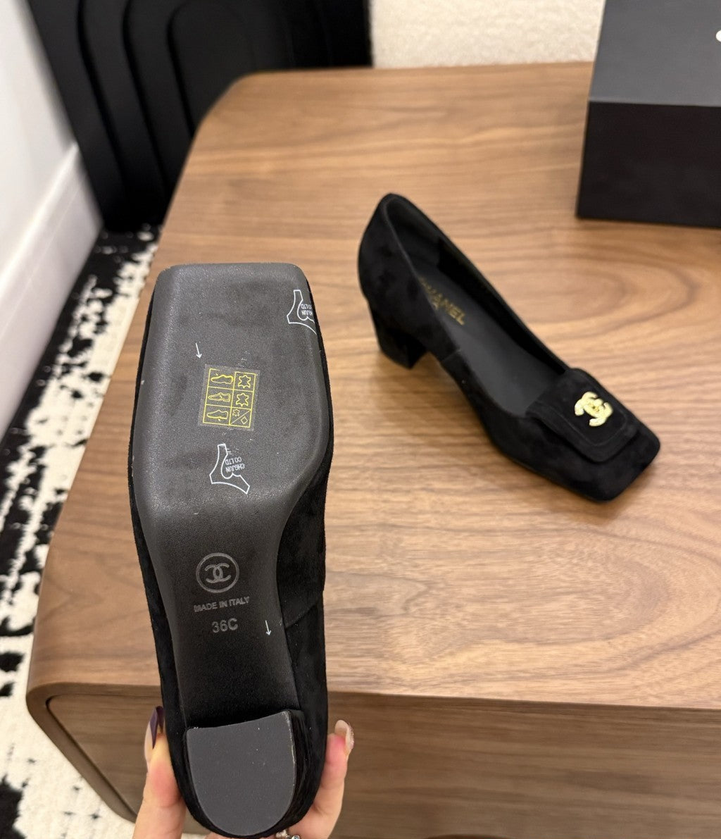 Chanel Blazy Turnlock Pumps Black. Salto 8 cm