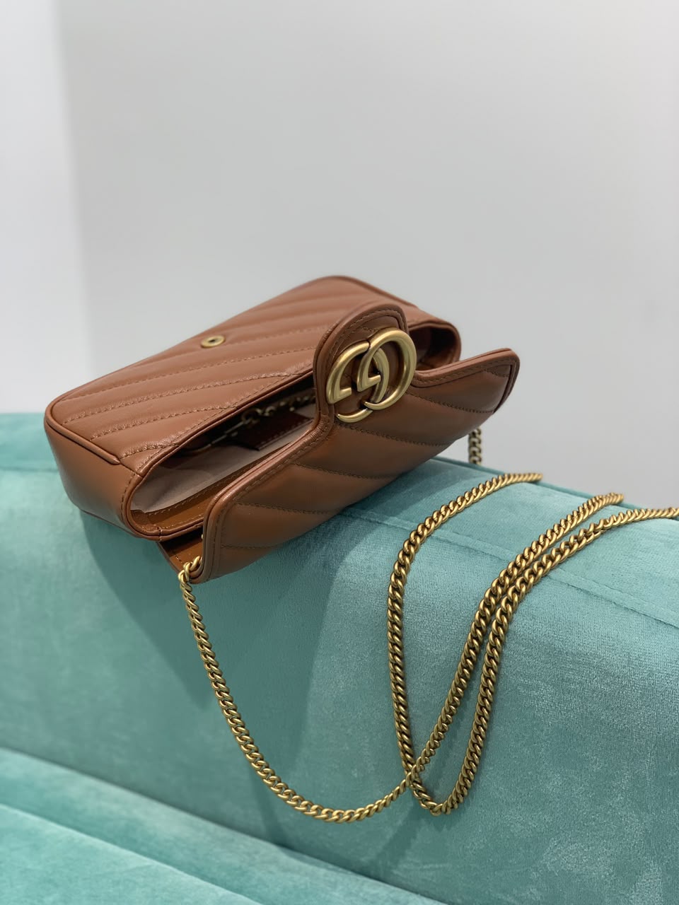 Bolsa GG Marmont Mini Matelassê Chevron Marrom