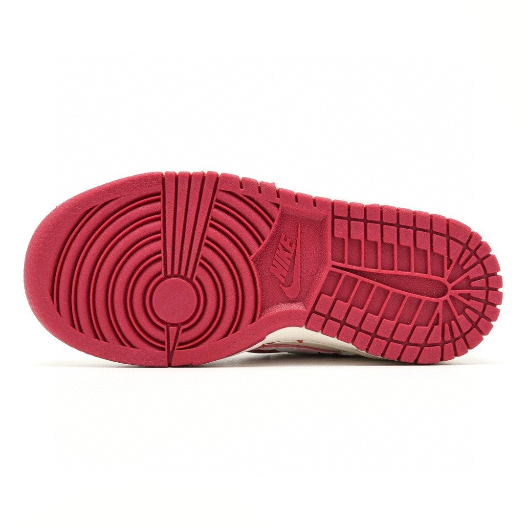 Nike SB Dunk Low Pro "Cherry Day / Valentine's Day Infantil