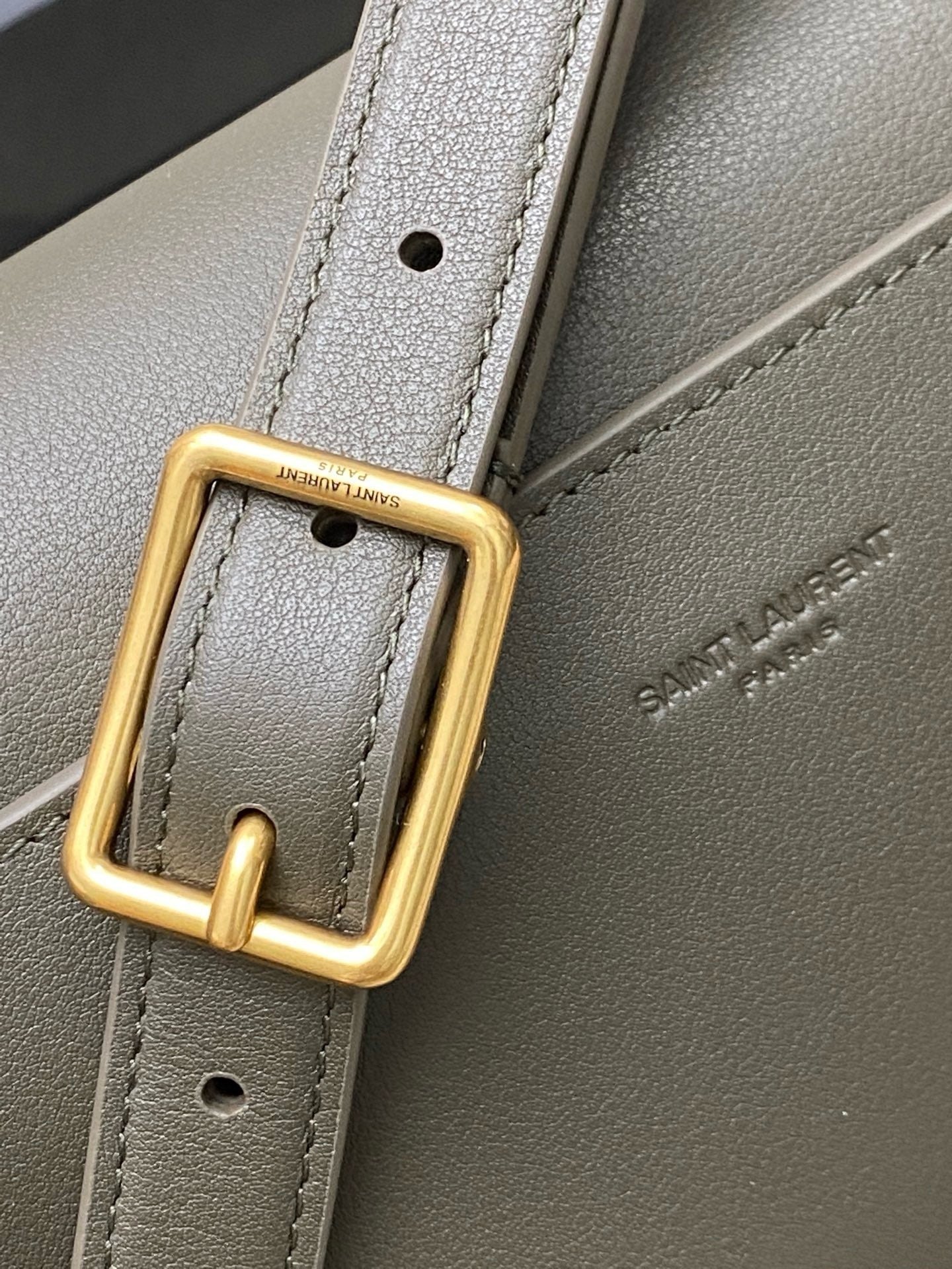 Saint Laurent Niki Saddle Shoulder Bag Taupe Ferragens Douradas