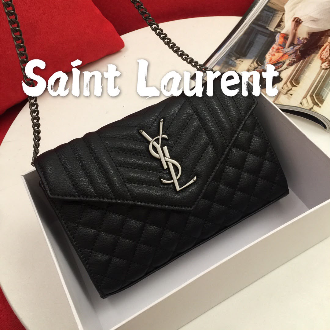 Yves Saint Laurent Envelope Black Ferragens Douradas