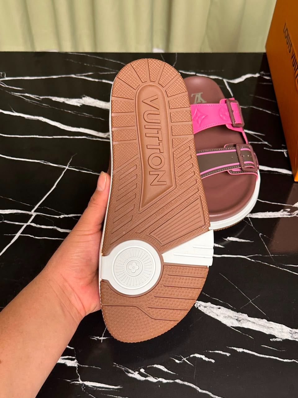 Sandália Louis Vuitton Trainer Mule Rose