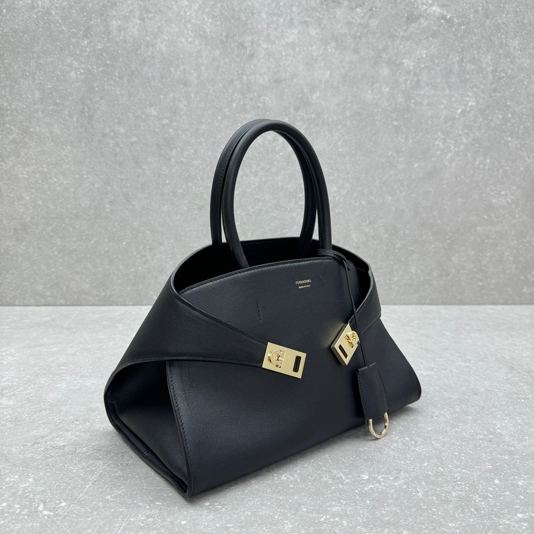 bolsa tote Ferragamo Hug black