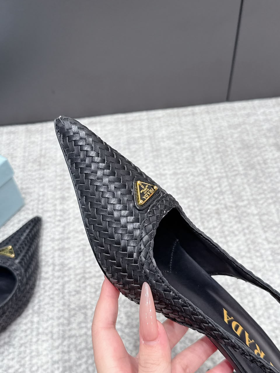 Prada Salto Slingback em Couro Trançado