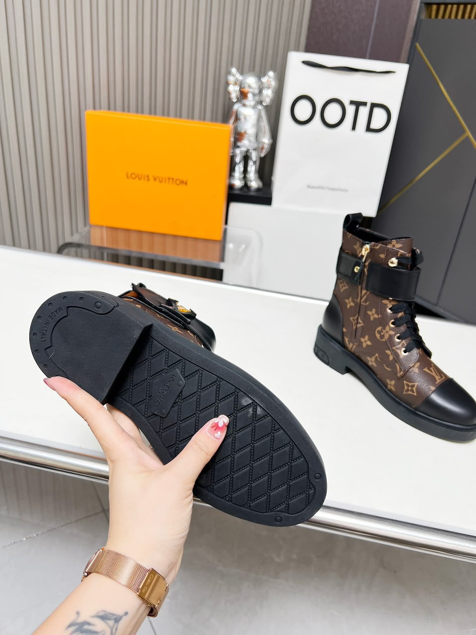Louis Vuitton Wonderland Monogram Flat Ranger