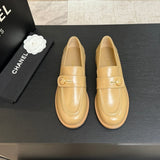Chanel Timeless Loafer bege
