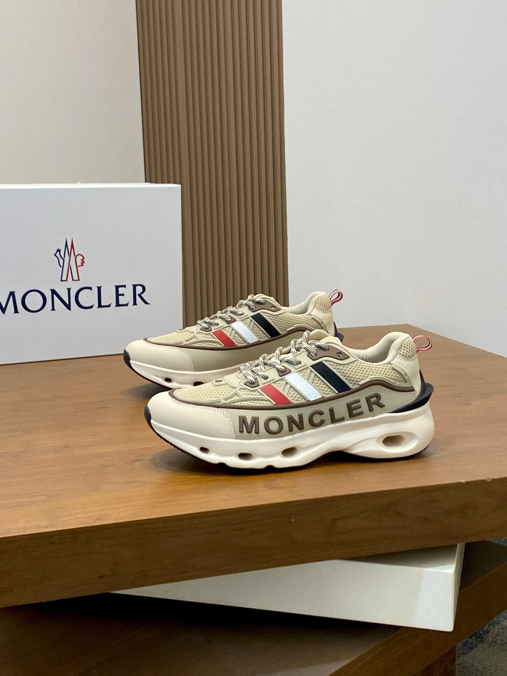 Tênis Moncler Leave No Trace Beje