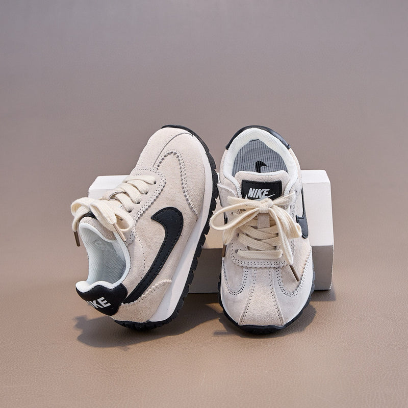 Nike valiant white infantil