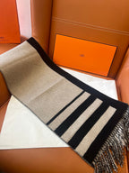 Cachecol Hermès Casaque Love Story Preto e Bege
