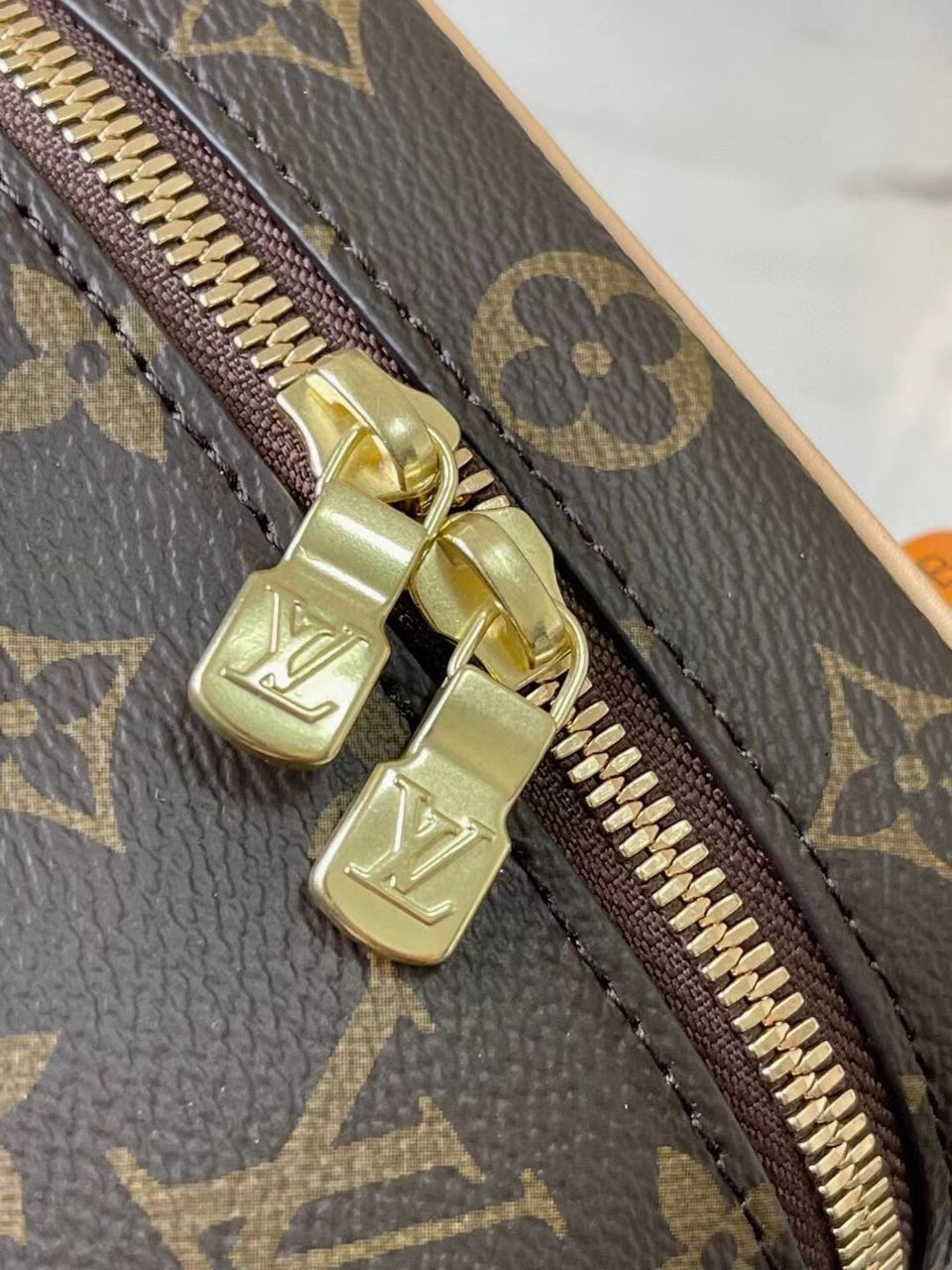 Necessaire Lv  Monogram Bag