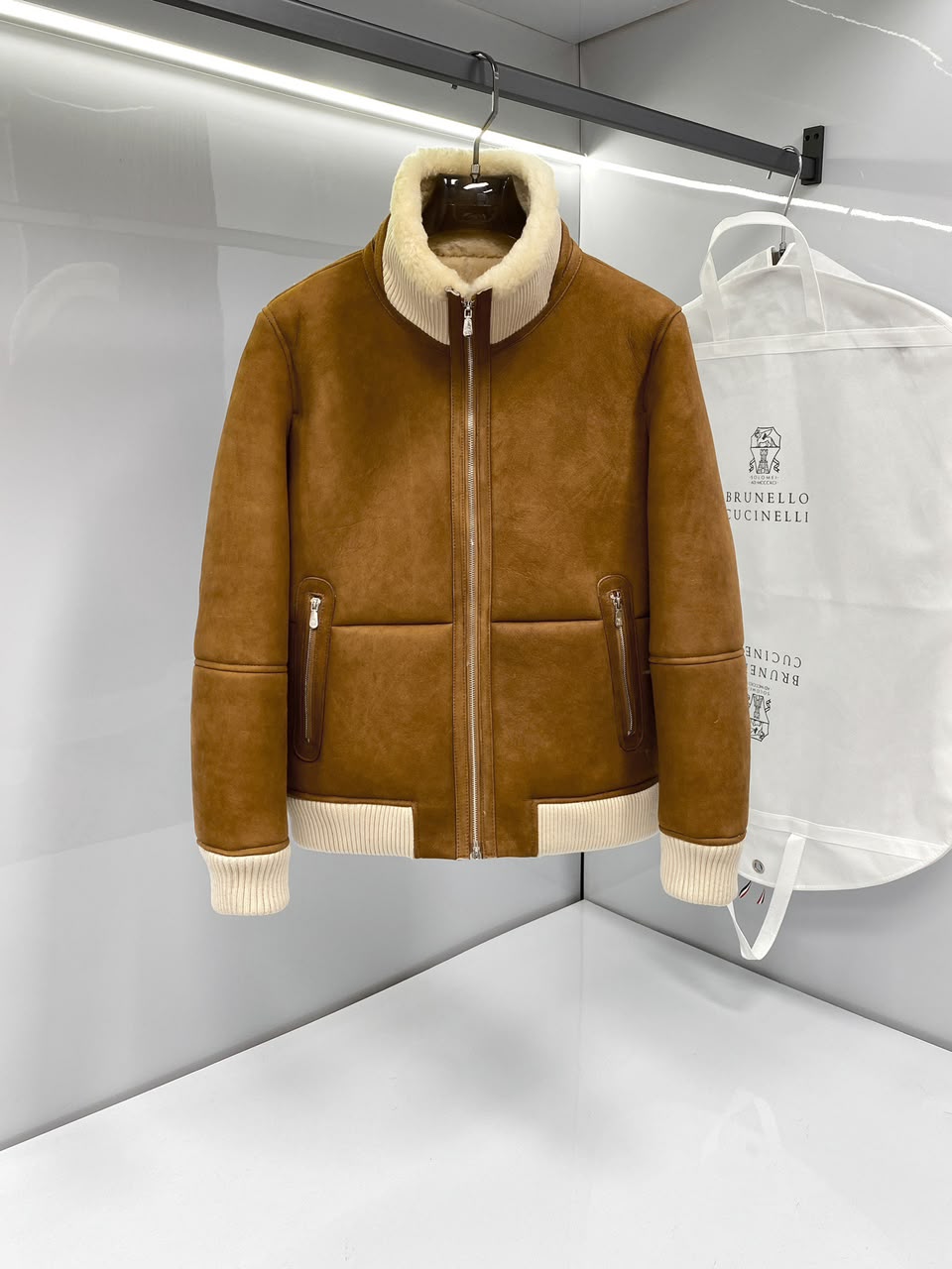 Jaqueta Estilo Bomber Camurça Com Forro Gola Pele (Shearling)