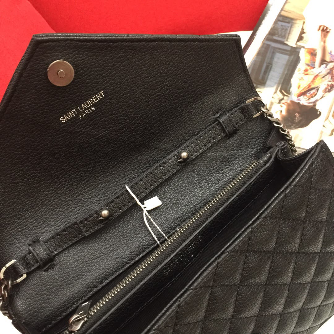 Yves Saint Laurent Envelope Black Ferragens Douradas
