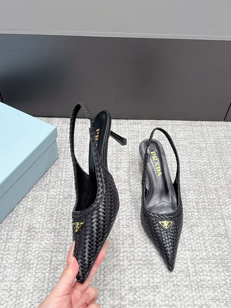 Prada Salto Slingback em Couro Trançado