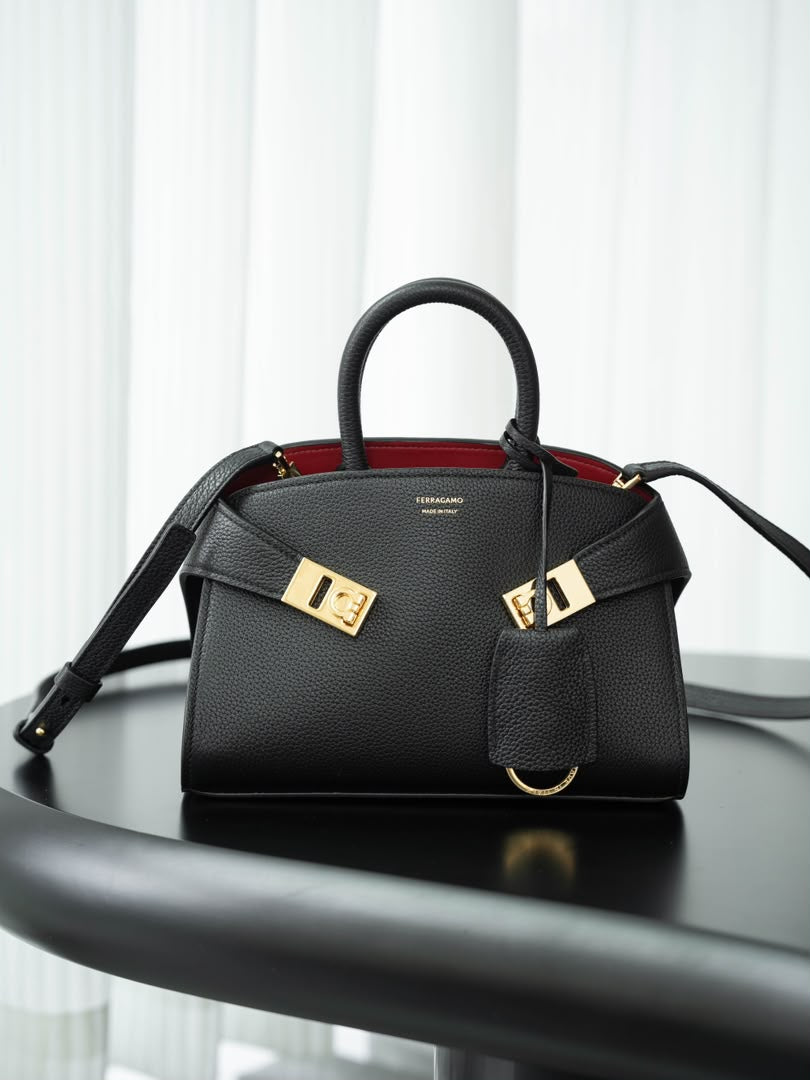 Bolsa Tote Ferragamo Hug Black Red