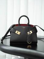 Bolsa Tote Ferragamo Hug Black Red
