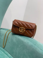 Bolsa GG Marmont Mini Matelassê Chevron Marrom