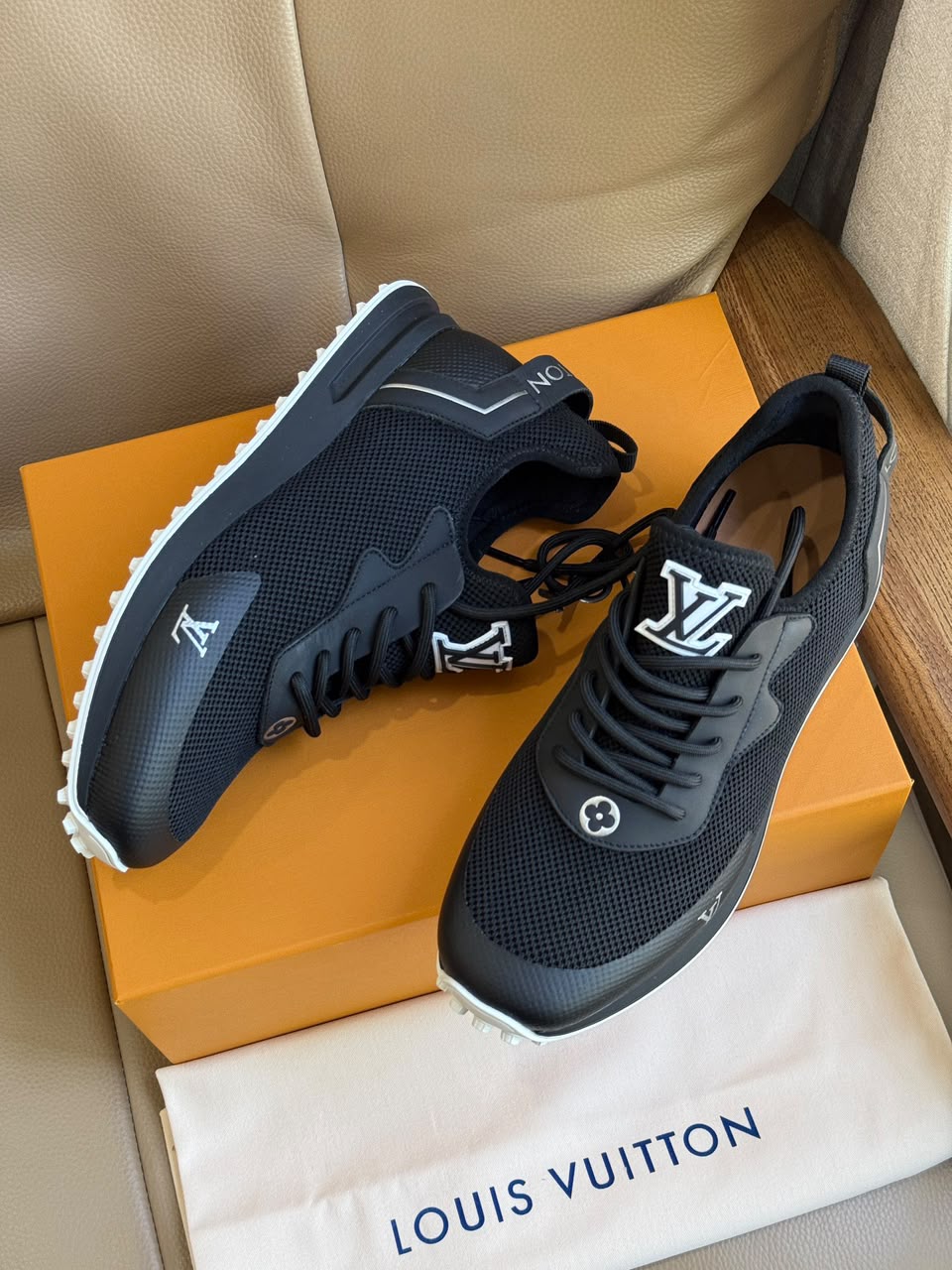 Louis Vuitton Drop 300 Black