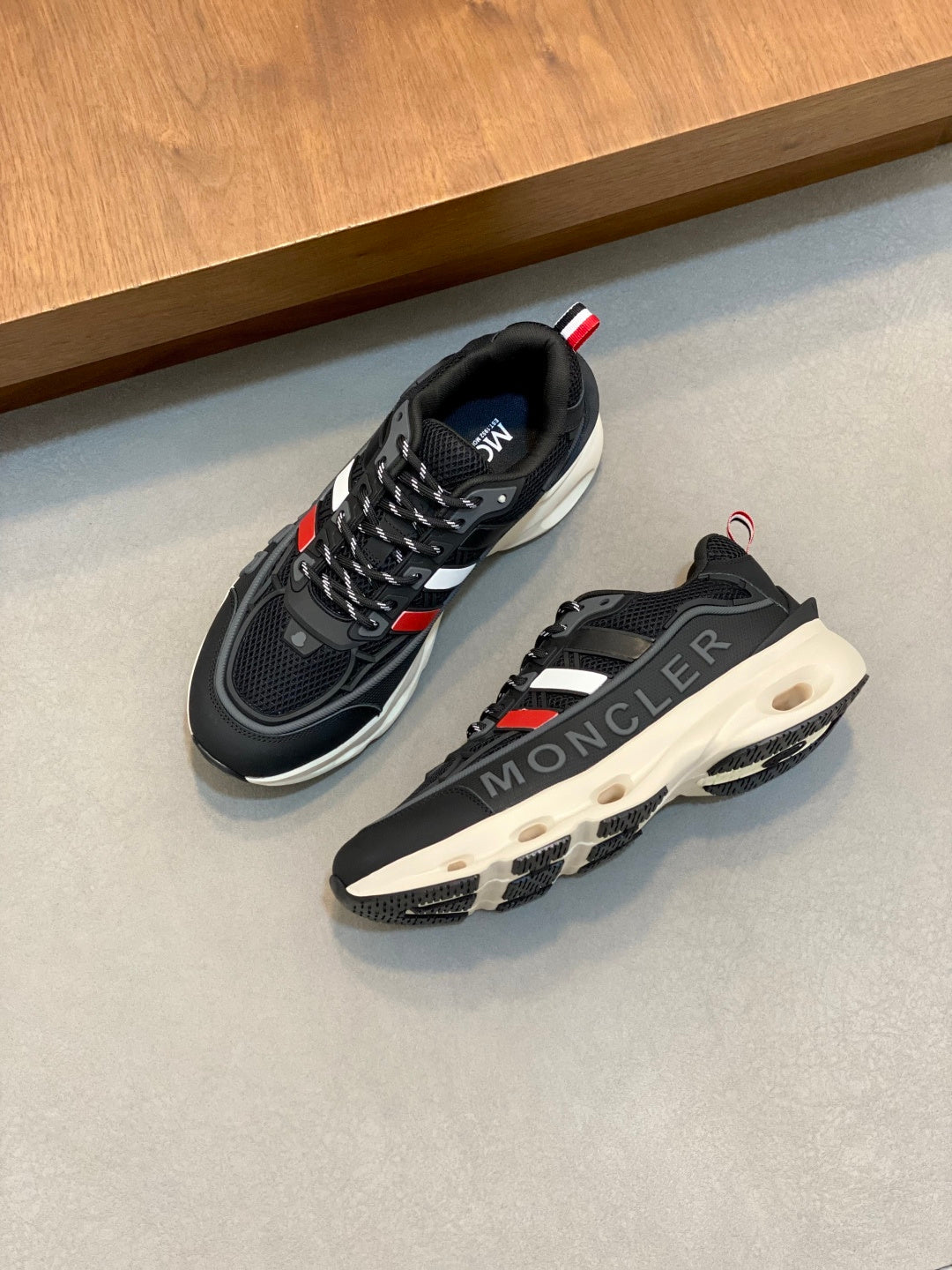 Tênis Moncler Leave No Trace Black  Off White