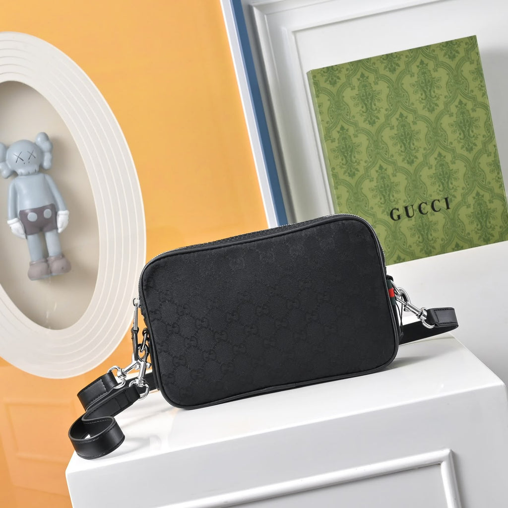 Gucci GG Supreme Small Camera Bag
