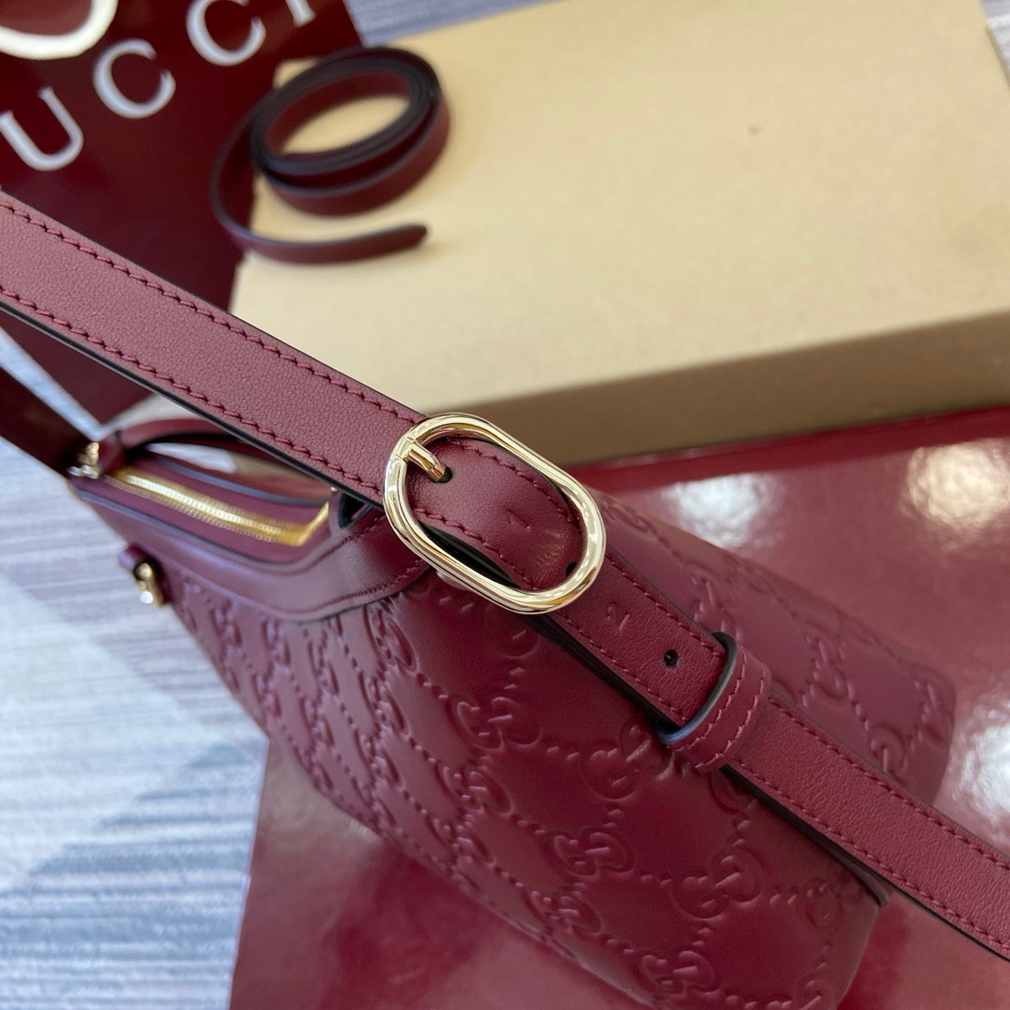 Gucci GG Emblem Small Shoulder Bag Bôrdo