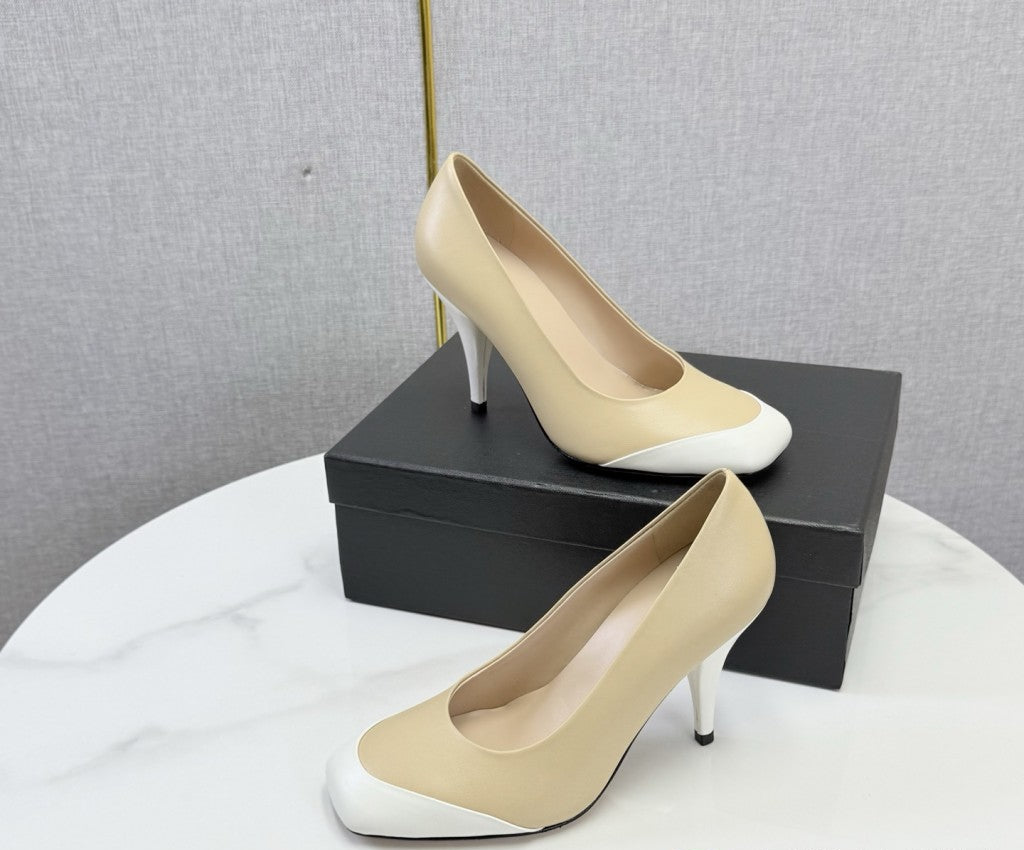 Chanel Square-Toe Cap-Toe Pumps in Beige & White Leather. Salto 9 cm.