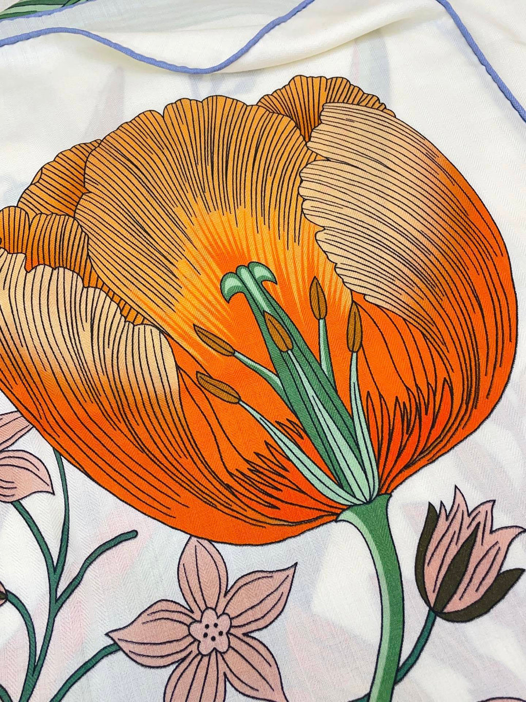 Lenço Hermès Carré 90 "Bouquet Final" Cor Off-White / Laranja / Verde