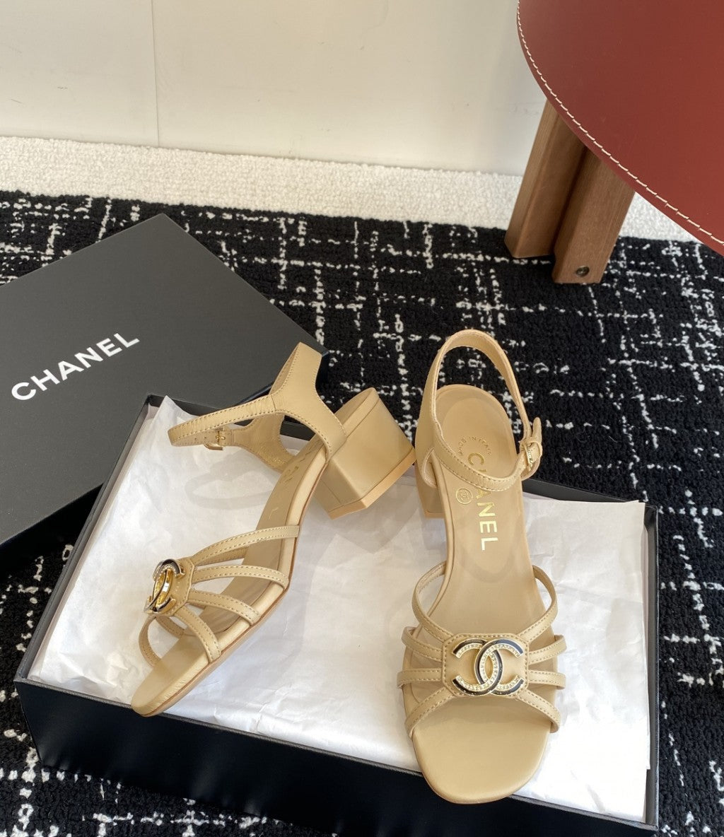 Chanel Interlocking CC Strappy Block Heel Sandal Bege. Salto 4,5 cm.