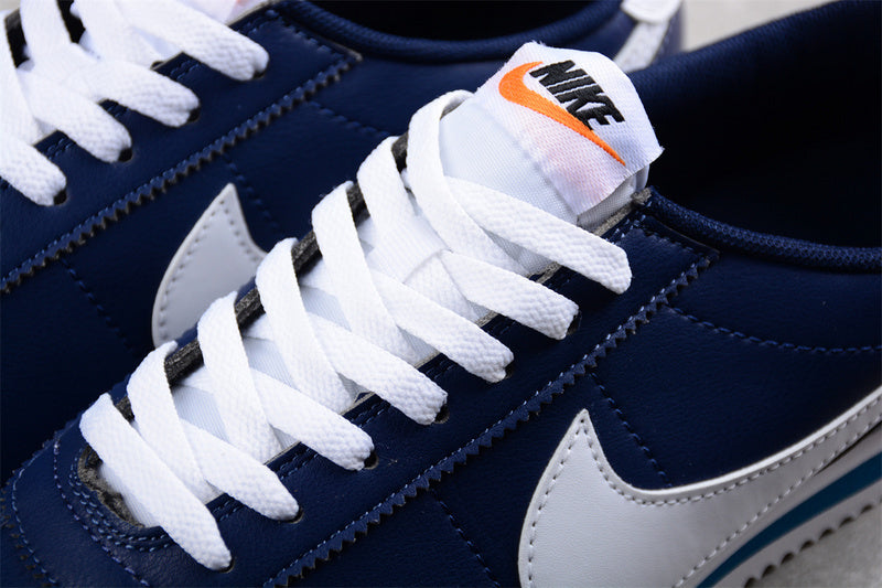 Nike Cortez Azul e branco .