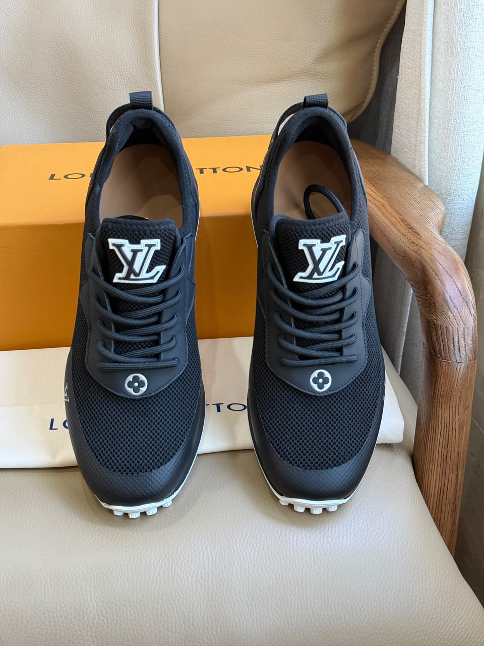Louis Vuitton Drop 300 Black