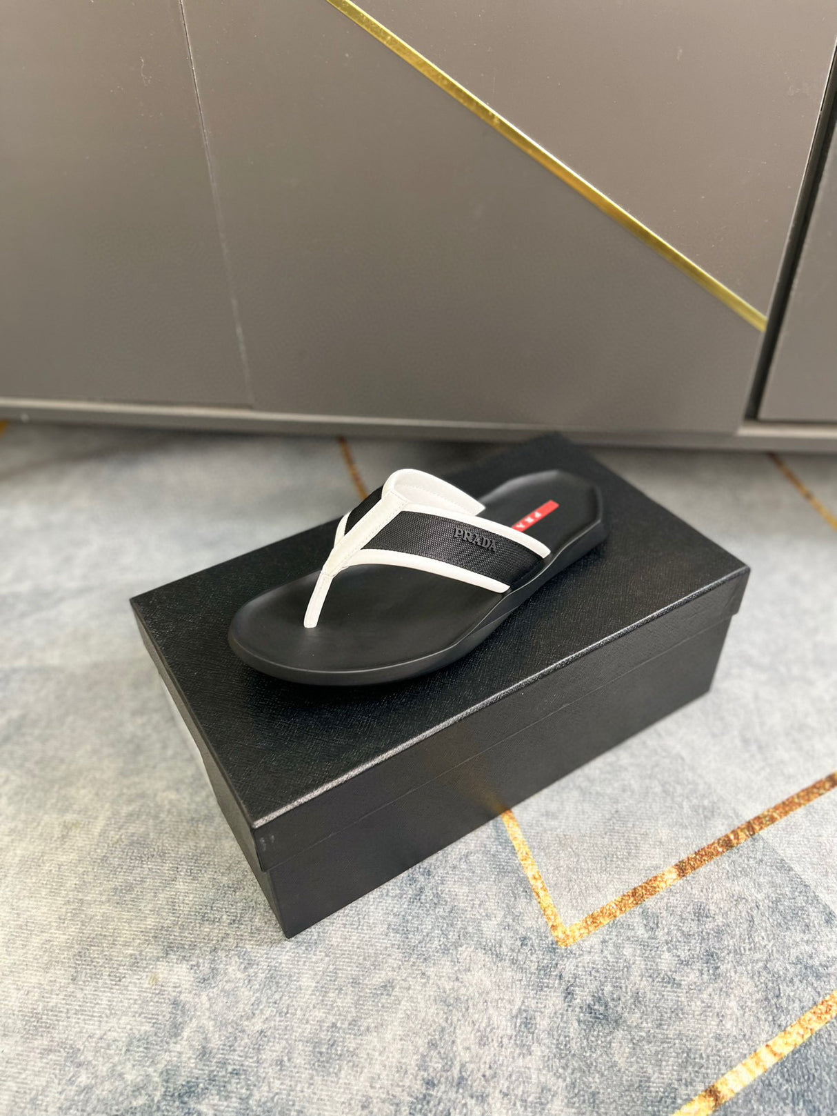 Prada Chinelo