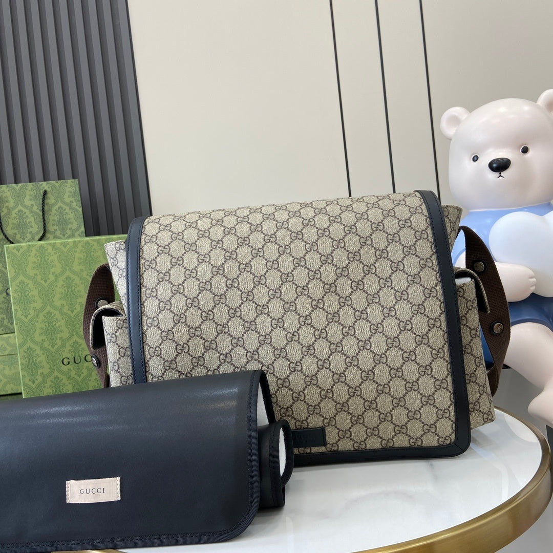 Gucci GG Supreme Diaper Bag Beje