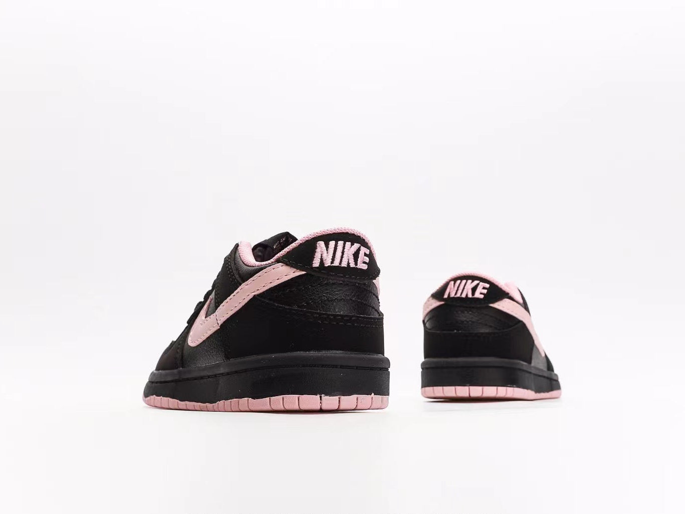 Nike SB Dunk Low  Pink Foam Black Infantil